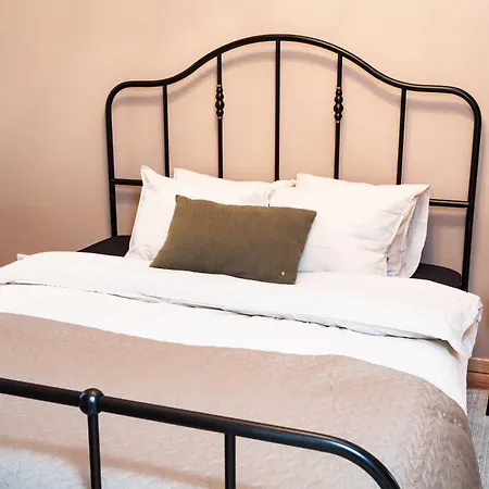 Stylish And Cozy In Center *